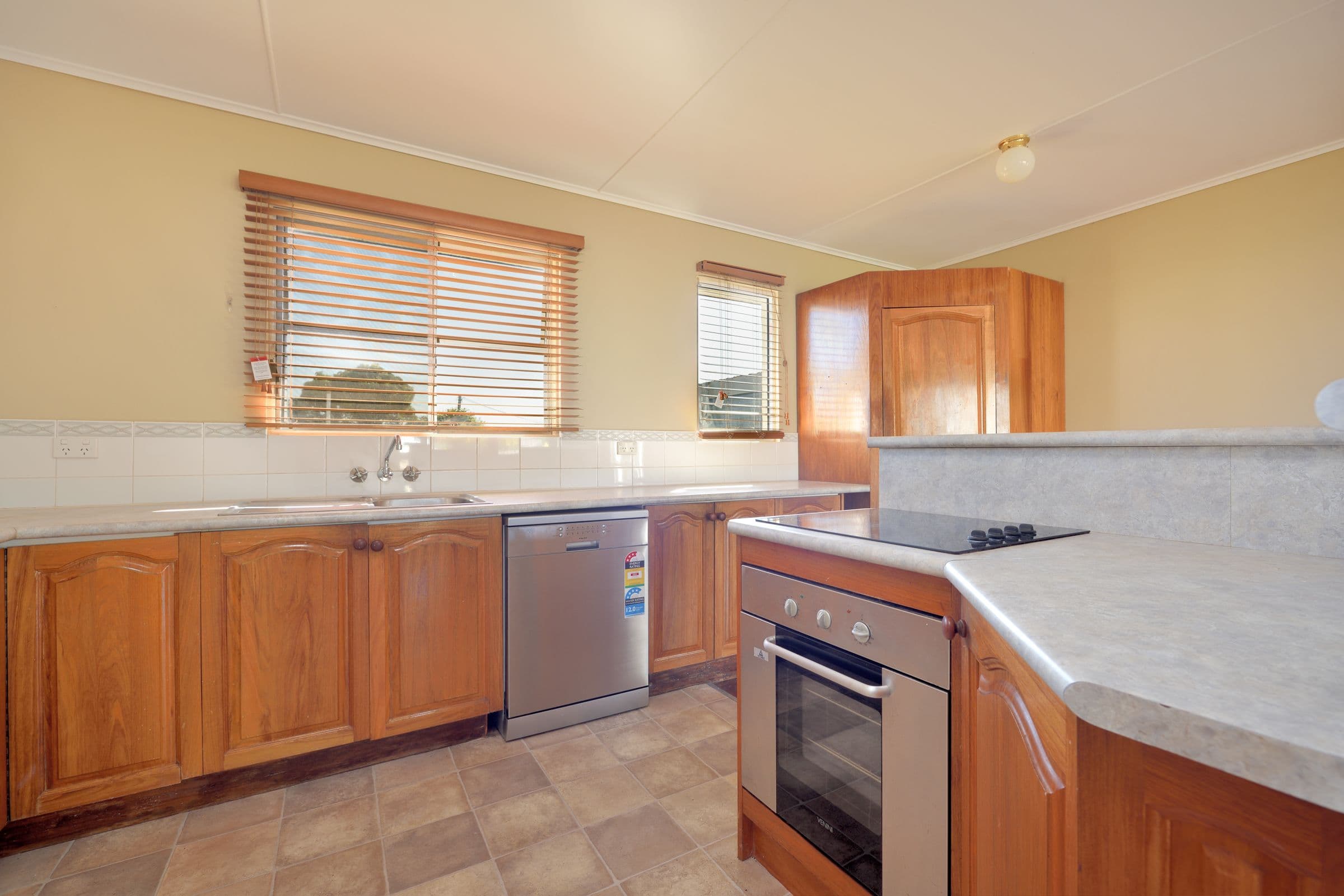 35 Sutton Street, Barney Point QLD 4680, Barney Point - Thumbnail 7