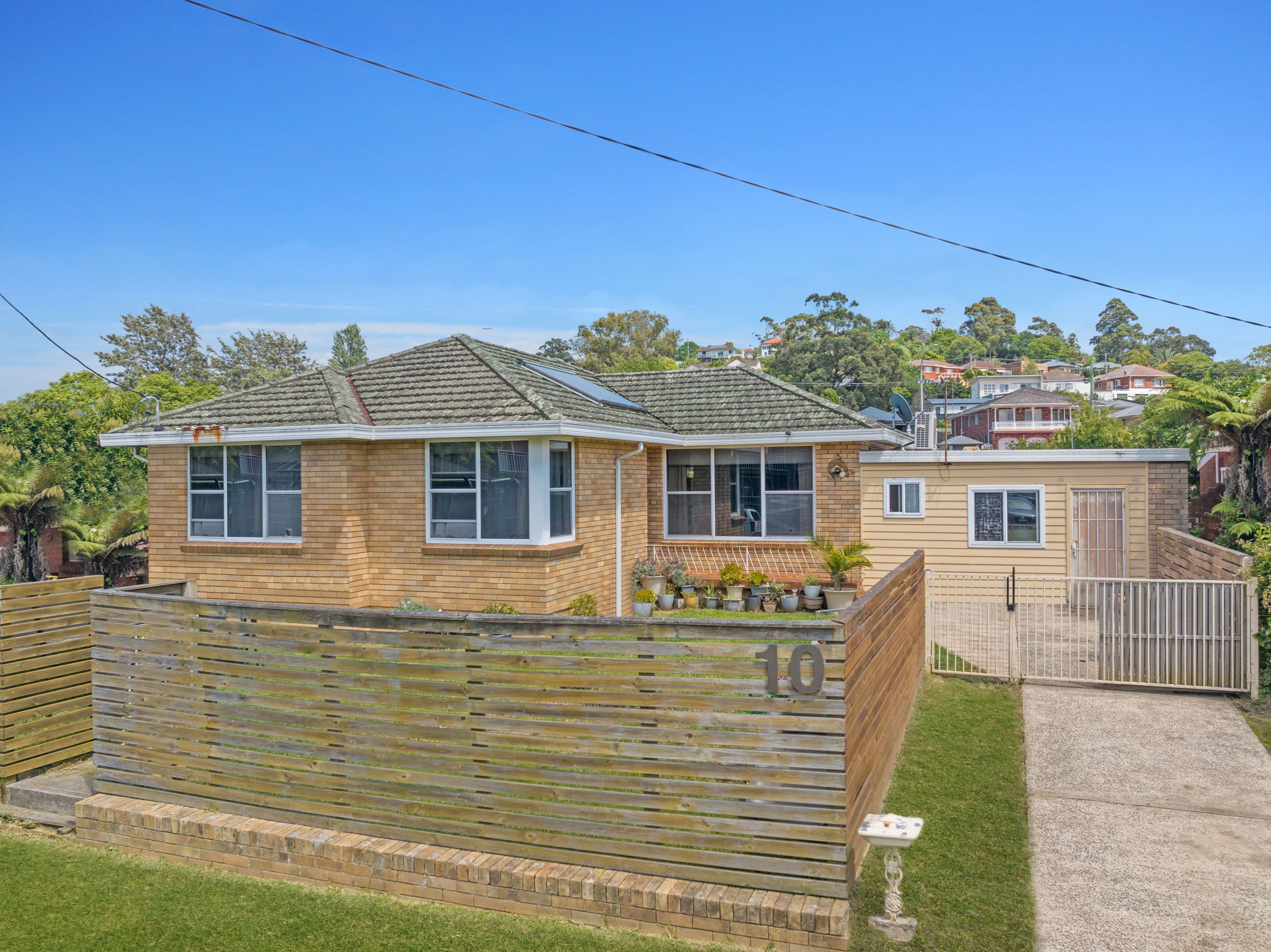 10 Cleverdon Crescent, Figtree NSW 2525, Figtree - Image 1