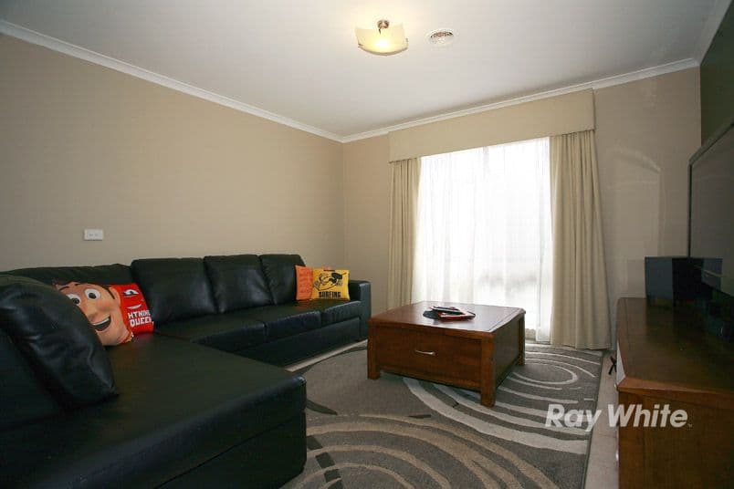 6 Chatham Close, CRANBOURNE EAST VIC 3977, Cranbourne East - Thumbnail 2