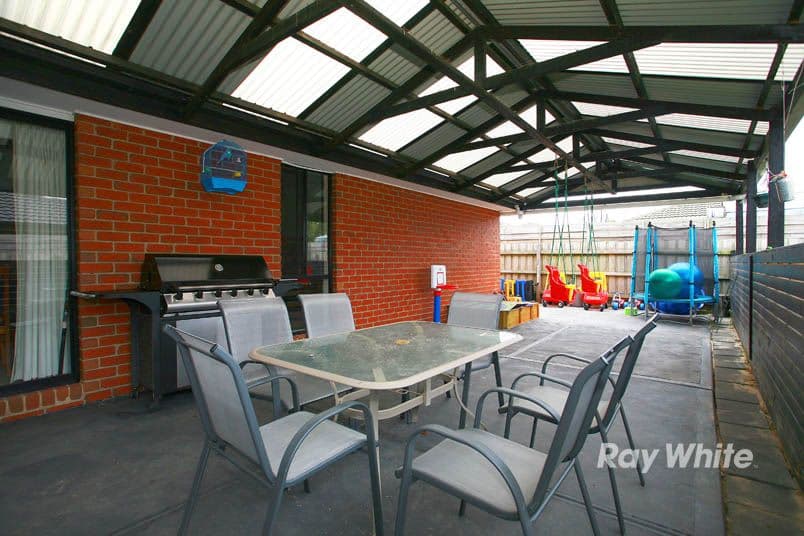 6 Chatham Close, CRANBOURNE EAST VIC 3977, Cranbourne East - Thumbnail 3