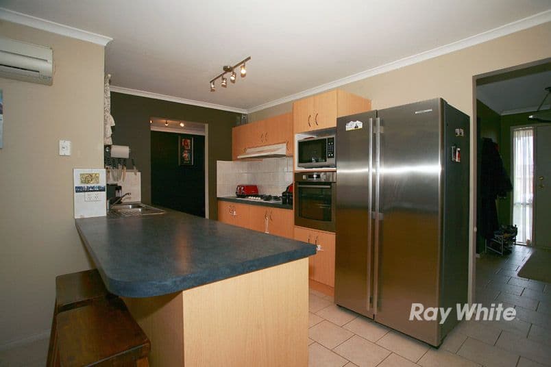 6 Chatham Close, CRANBOURNE EAST VIC 3977, Cranbourne East - Thumbnail 4