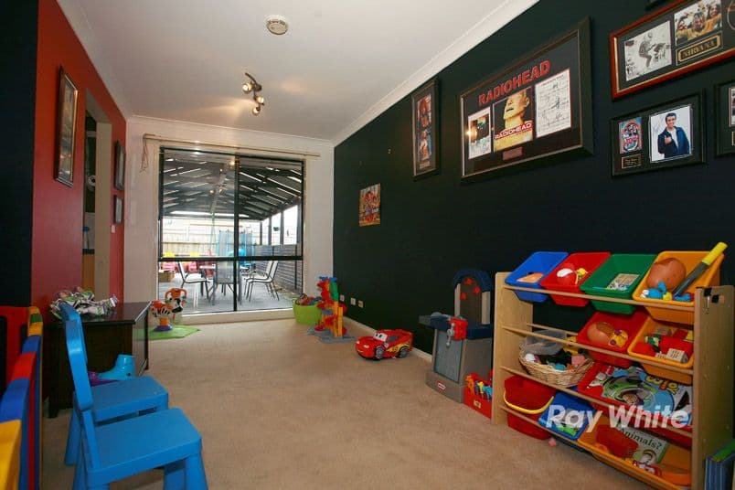 6 Chatham Close, CRANBOURNE EAST VIC 3977, Cranbourne East - Thumbnail 6