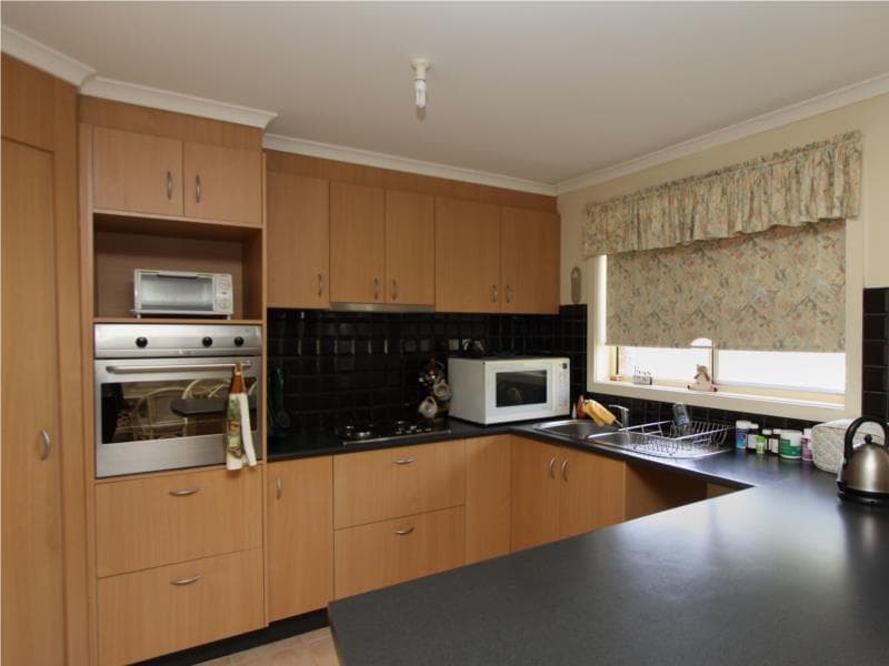 2/10 Strang Street, Hoppers Crossing - Thumbnail 2