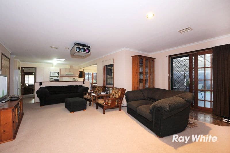 3 Murtoa Place, CRANBOURNE WEST VIC 3977, Cranbourne West - Thumbnail 3