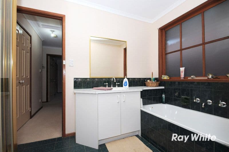 3 Murtoa Place, CRANBOURNE WEST VIC 3977, Cranbourne West - Thumbnail 4