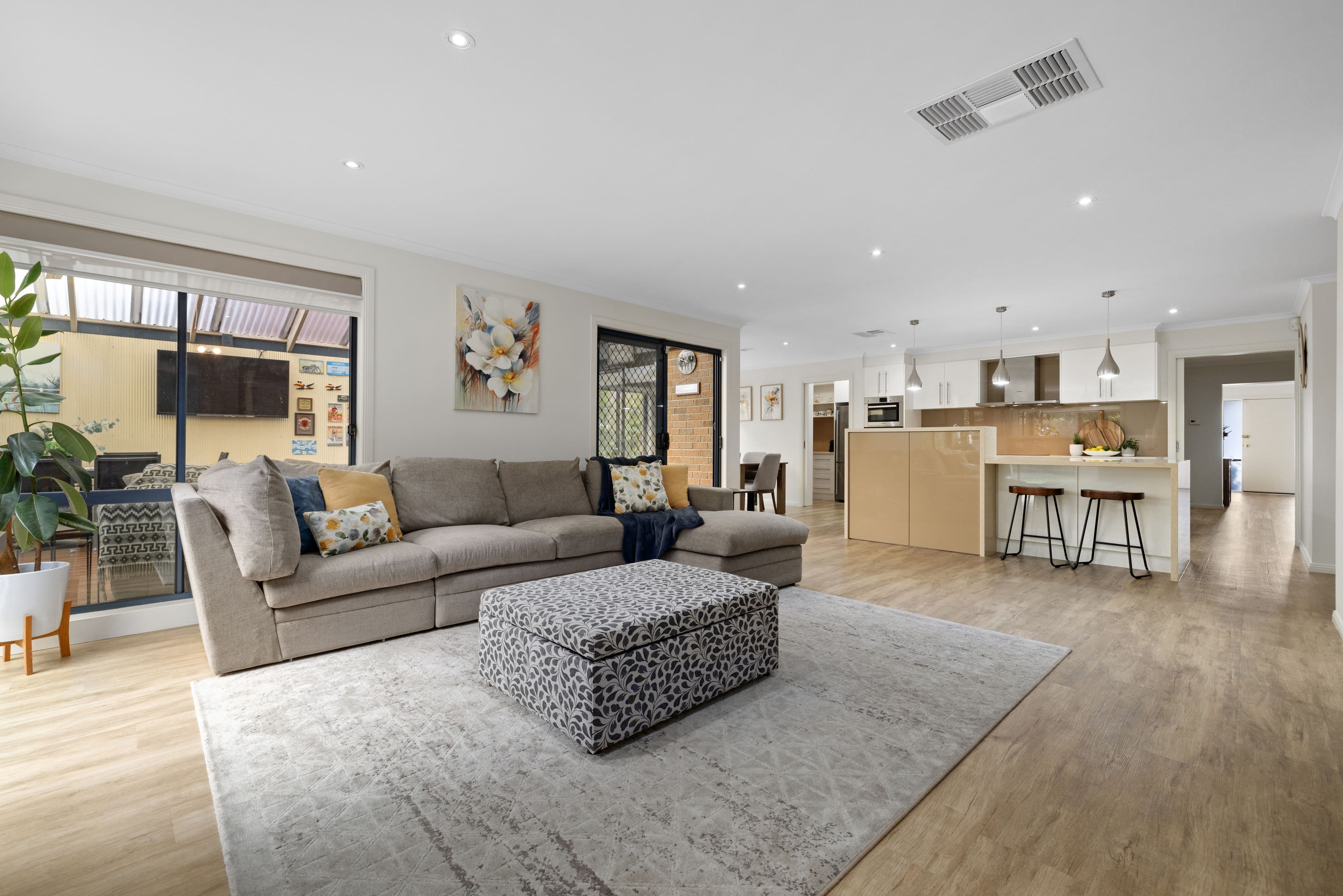 6 Langhorne Crescent, Rowville VIC 3178, Rowville - Thumbnail 2