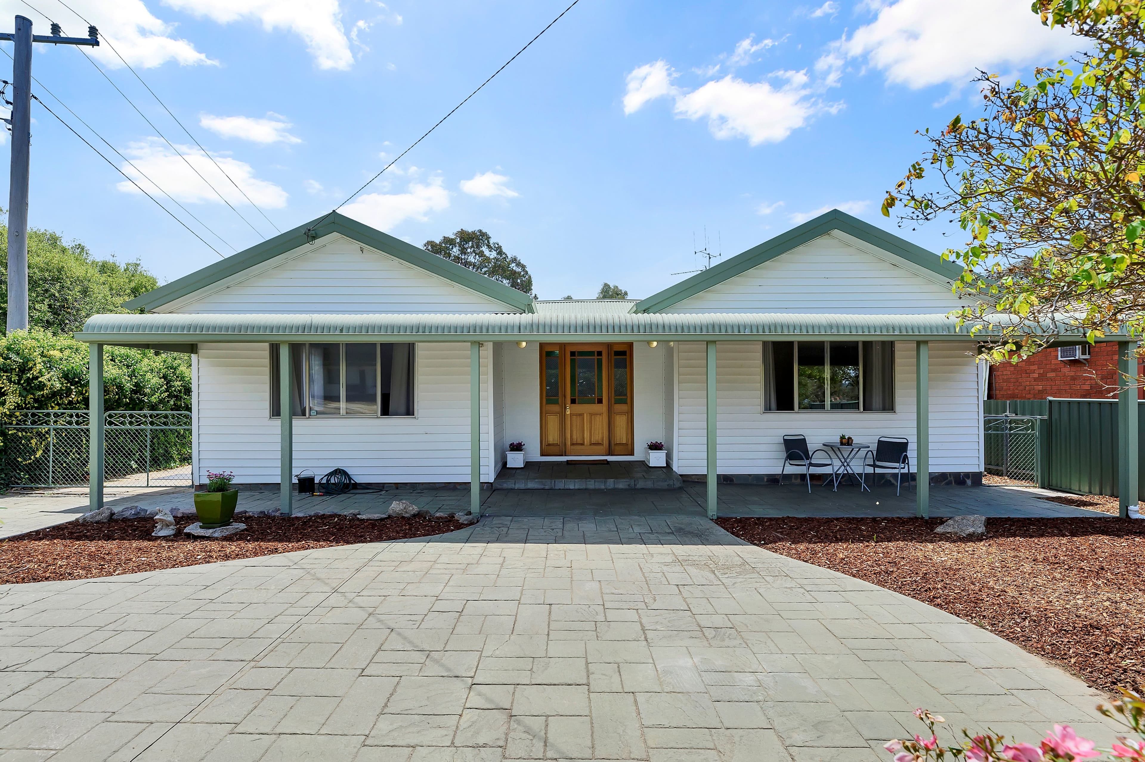 44 Gilmore Place, Queanbeyan NSW 2620, Queanbeyan West - Image 1