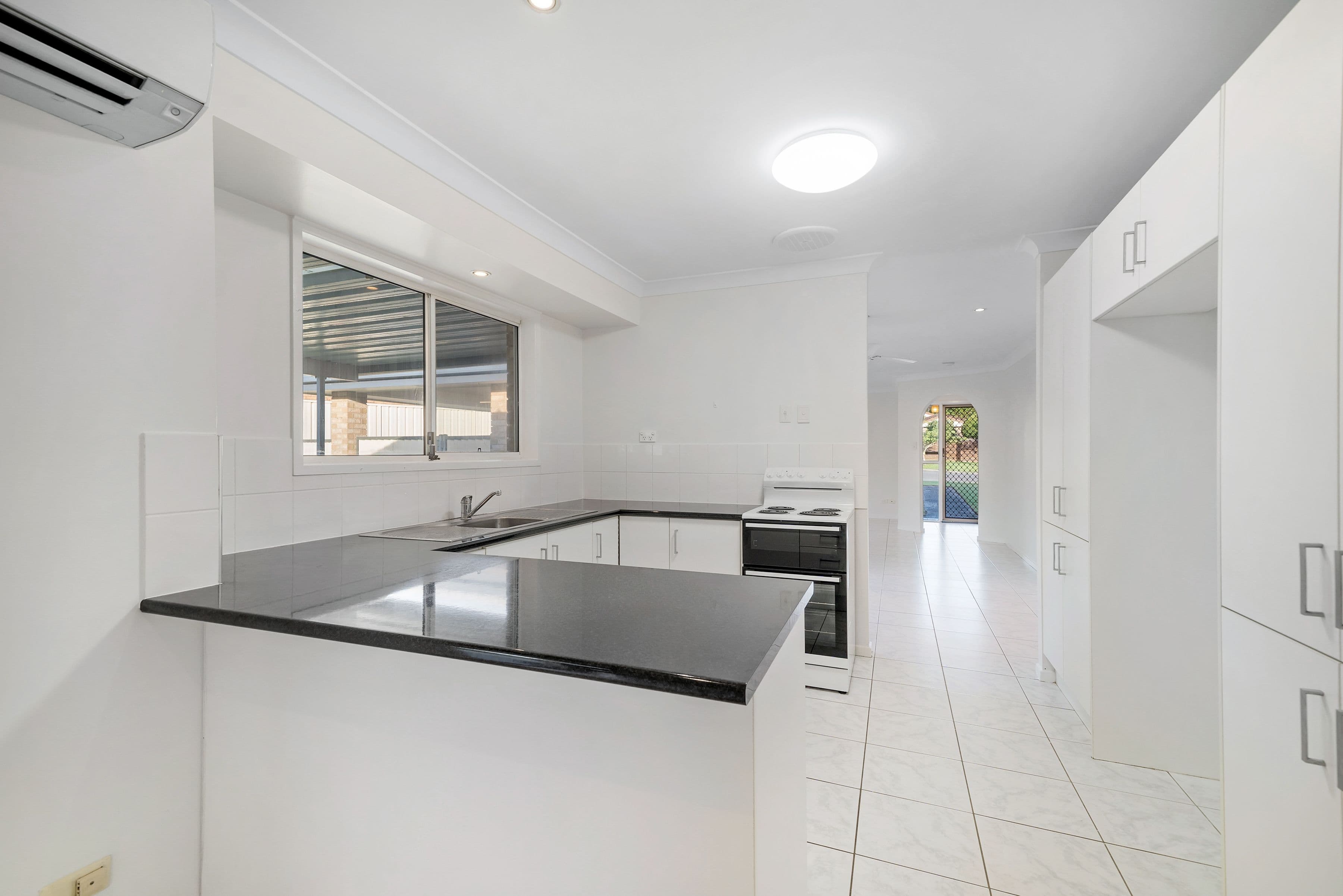 4 Hamstead Court, Browns Plains QLD 4118, Browns Plains - Thumbnail 4