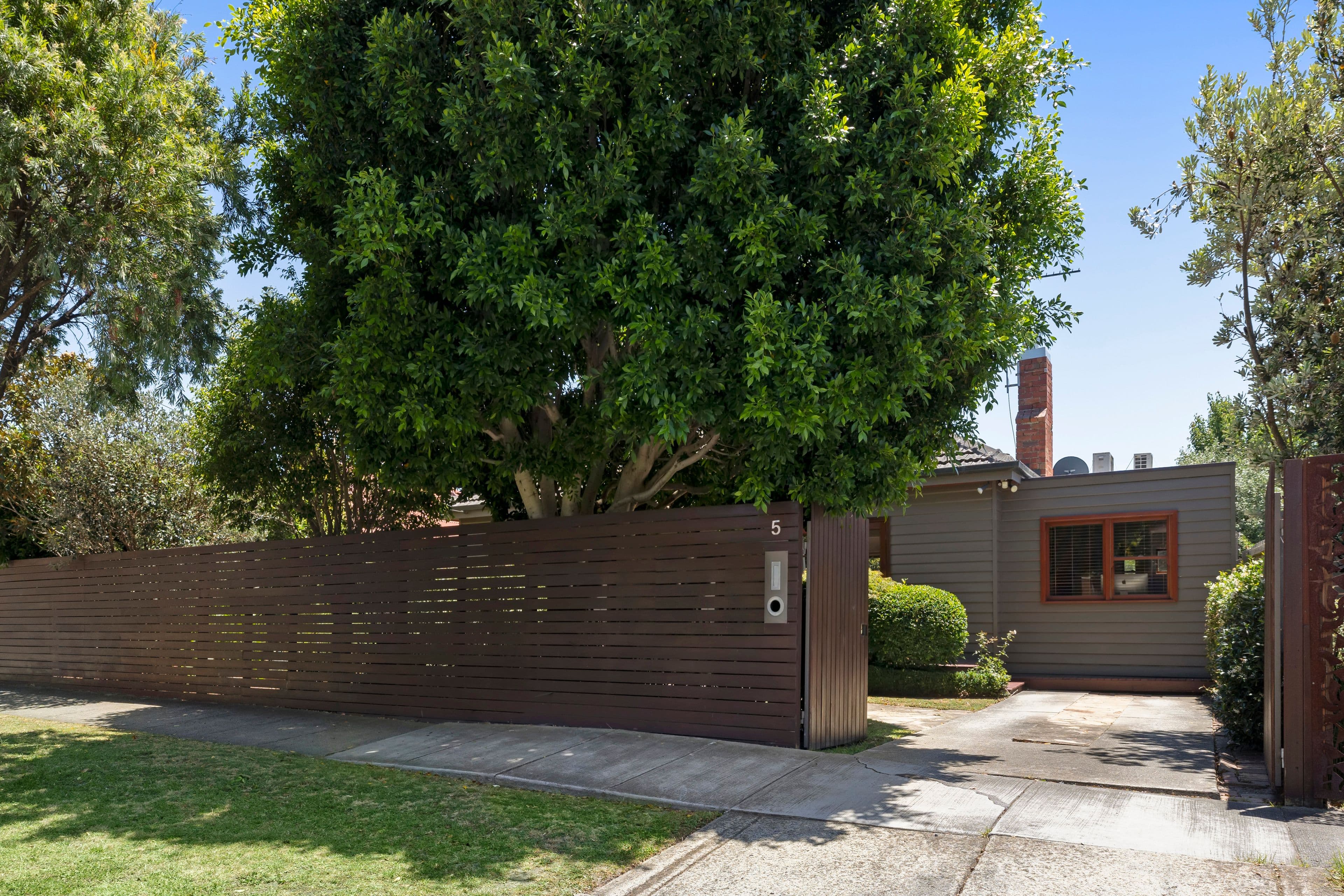 5 Voltri Street, Cheltenham VIC 3192, Cheltenham - Thumbnail 2