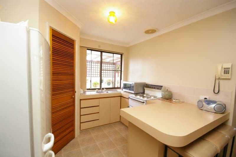 35  Dampier Loop, MIRRABOOKA WA 6061, Mirrabooka - Thumbnail 3