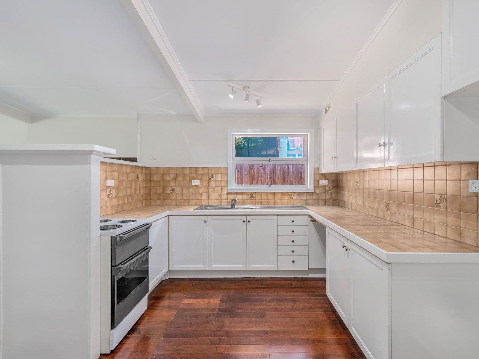 131 Akuna Street, Kenmore QLD 4069, Kenmore - Thumbnail 2