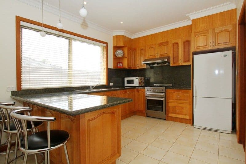 12 Tambo Avenue, RESERVOIR VIC 3073, Reservoir - Thumbnail 2