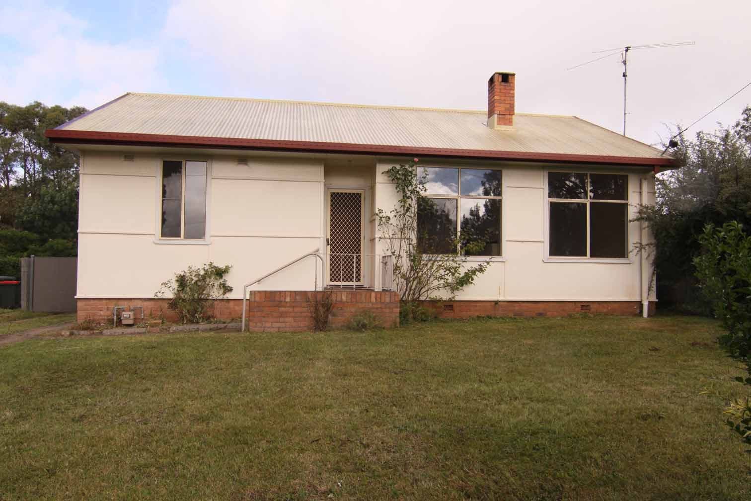 39 Lawrence Street, GLEN INNES NSW 2370, Glen Innes - Image 1