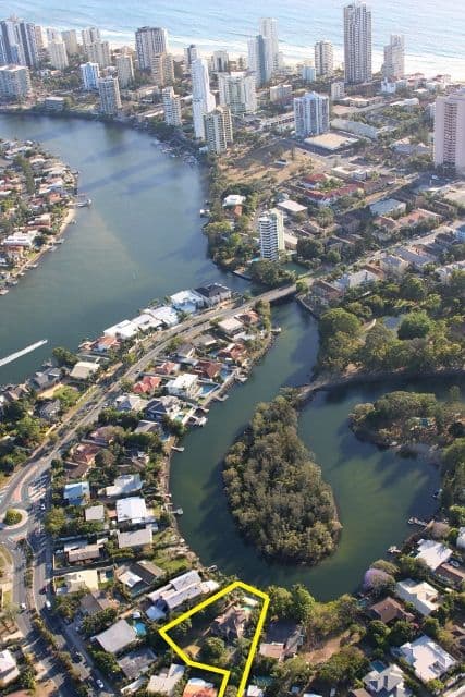 28 Savoy Drive, BROADBEACH WATERS QLD 4218, Broadbeach Waters - Thumbnail 2