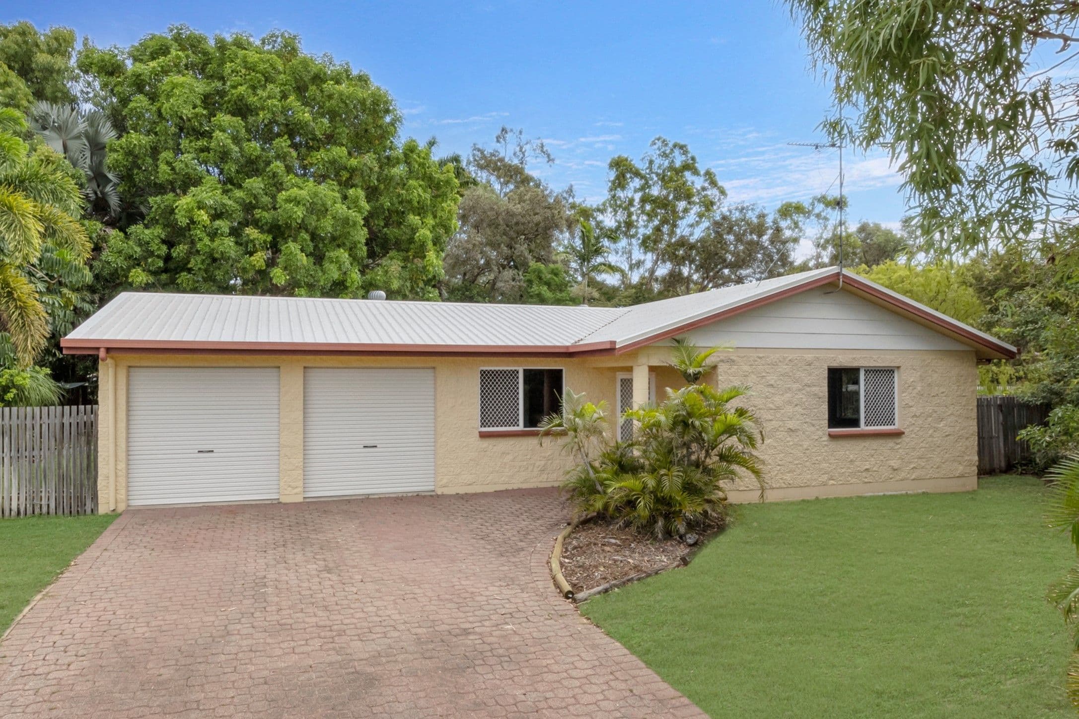 17 Coutts Drive, Bushland Beach QLD 4818, Bushland Beach - Image 1