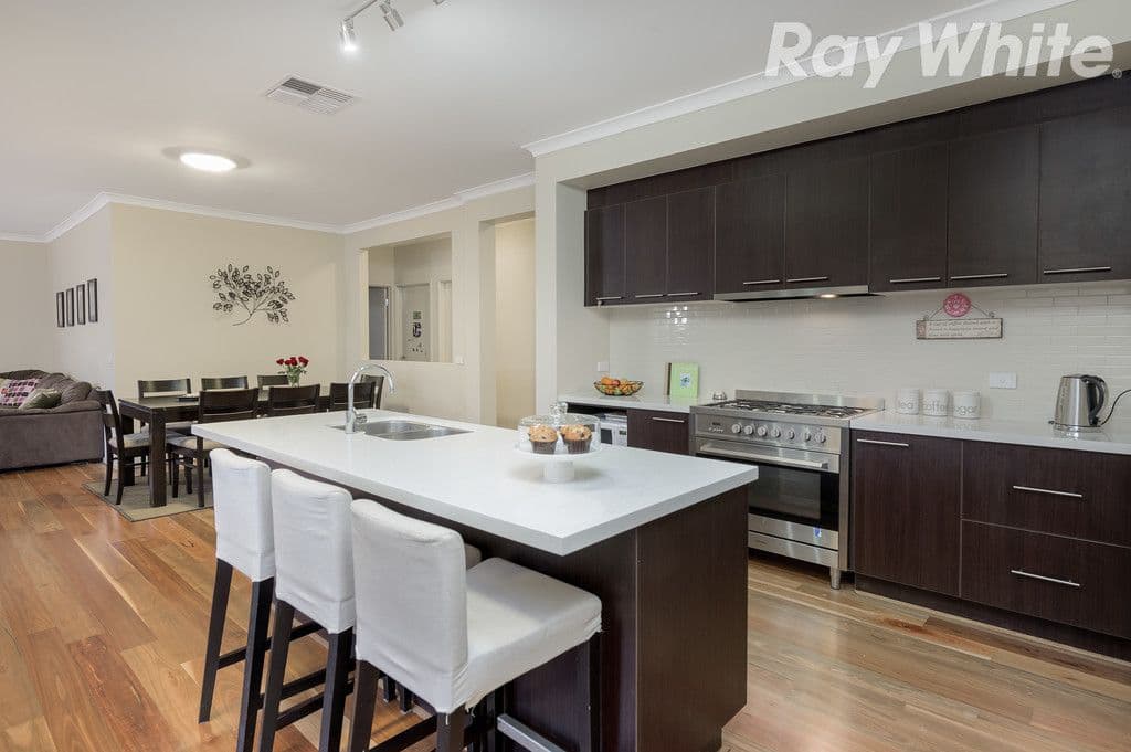 28 Cairn Drive, South Morang VIC 3752, South Morang - Thumbnail 2