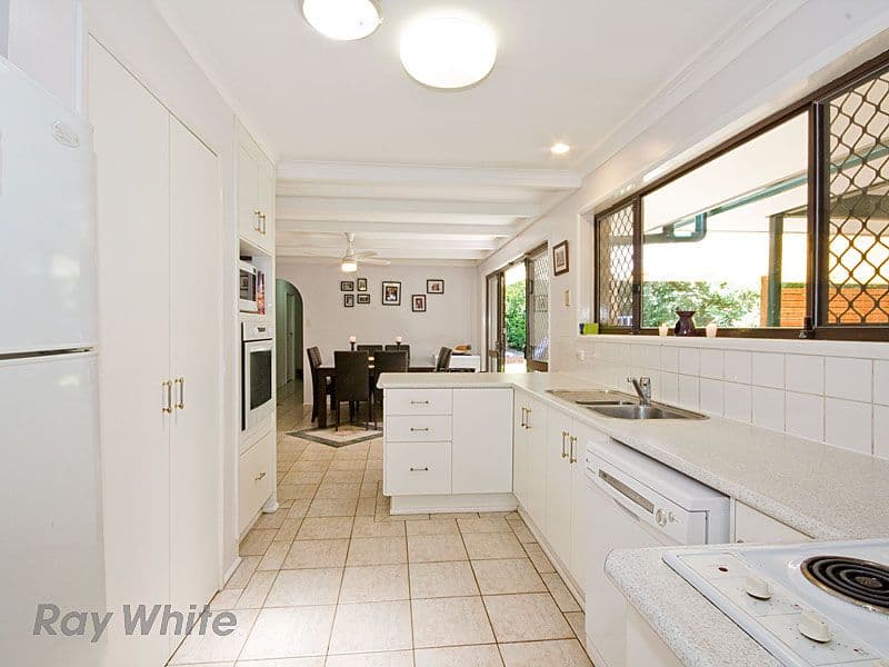 6 Michelle Crescent, WISHART QLD 4122, Wishart - Thumbnail 3