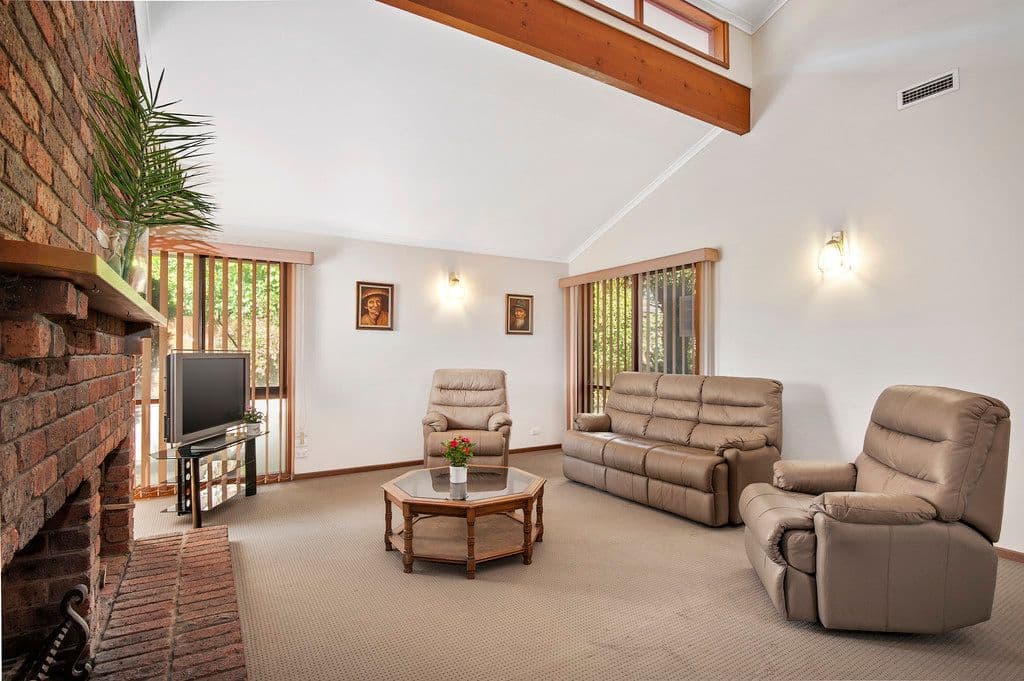 6 Lakeland Court, Dingley Village VIC 3172, Dingley Village - Thumbnail 2