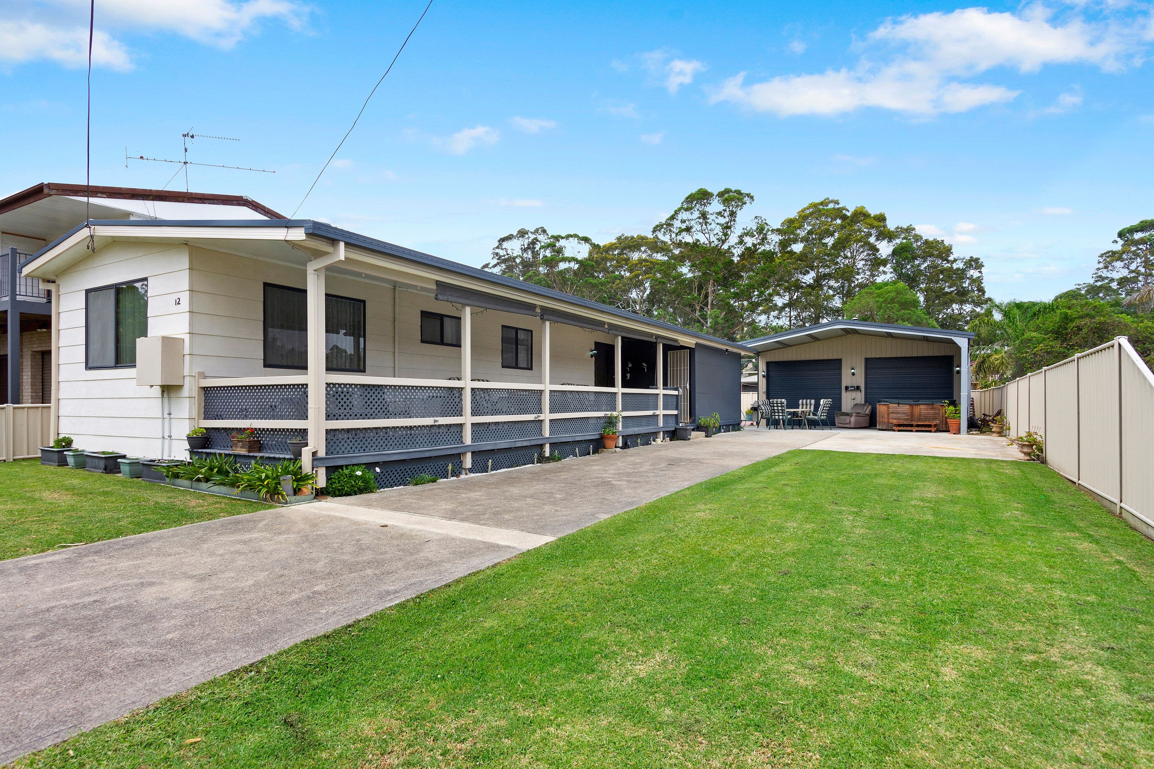 12 Clare Crescent, Batehaven - Image 1