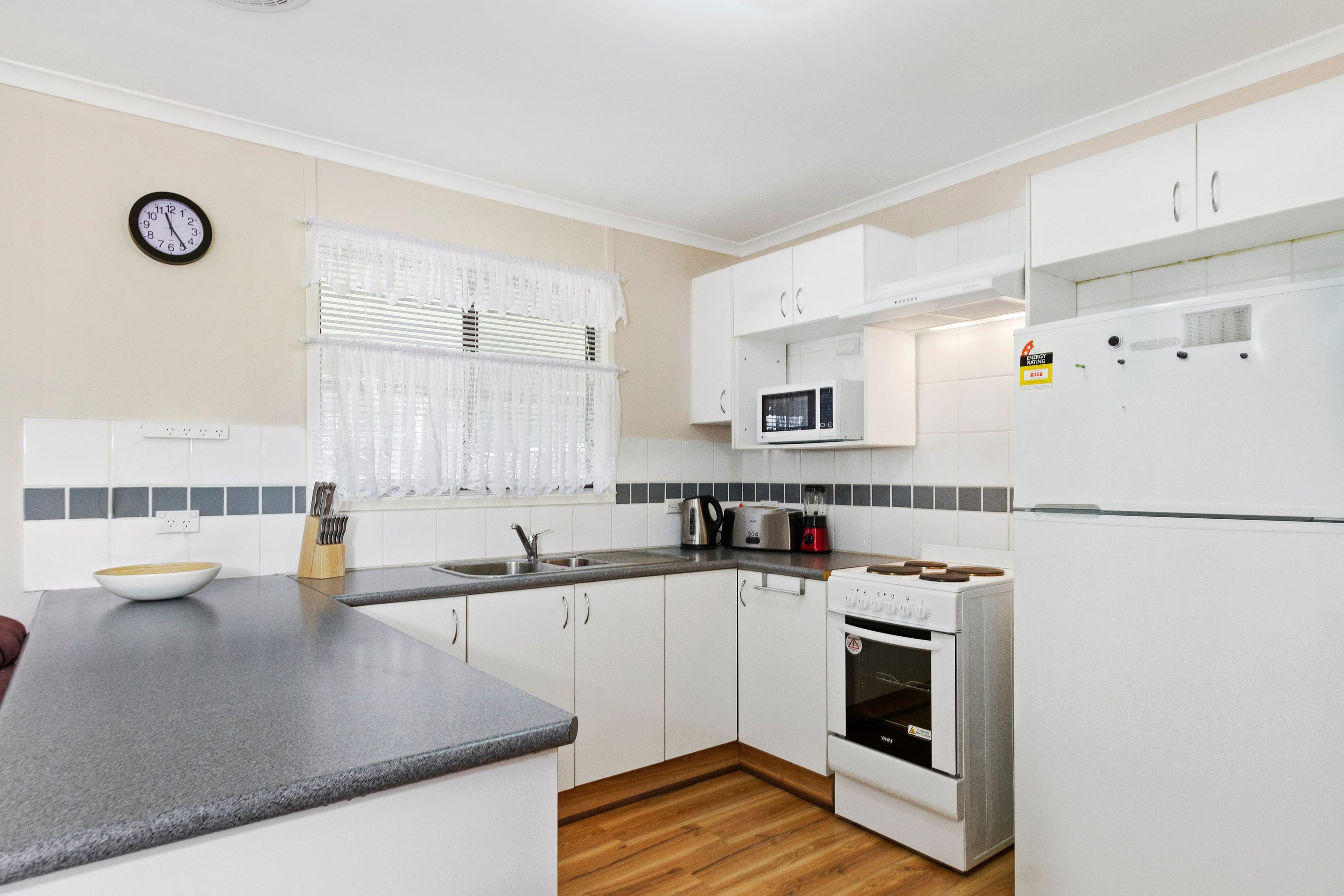 12 Clare Crescent, Batehaven - Thumbnail 3