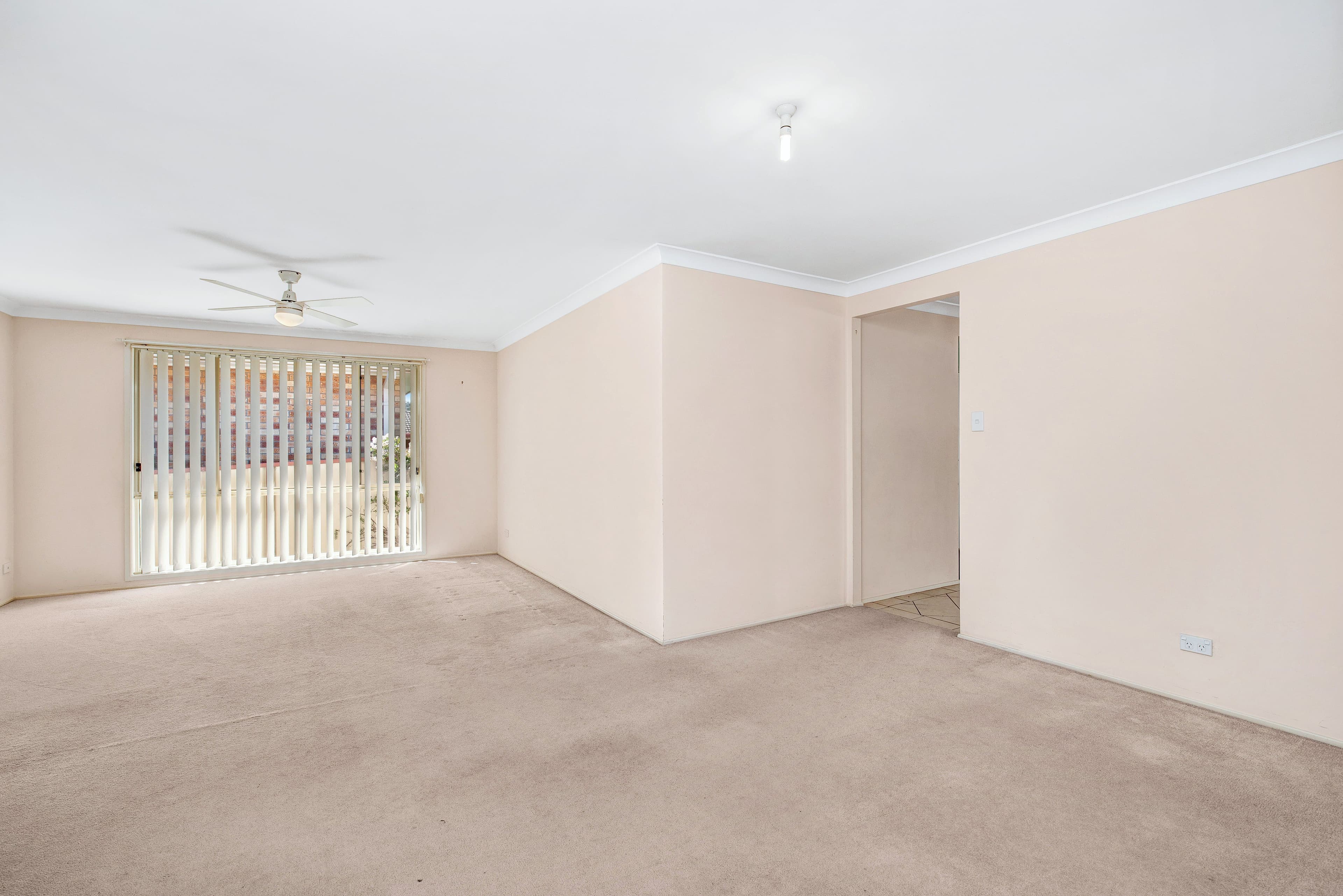 17 Waterbush Crescent, Woodberry - Thumbnail 2