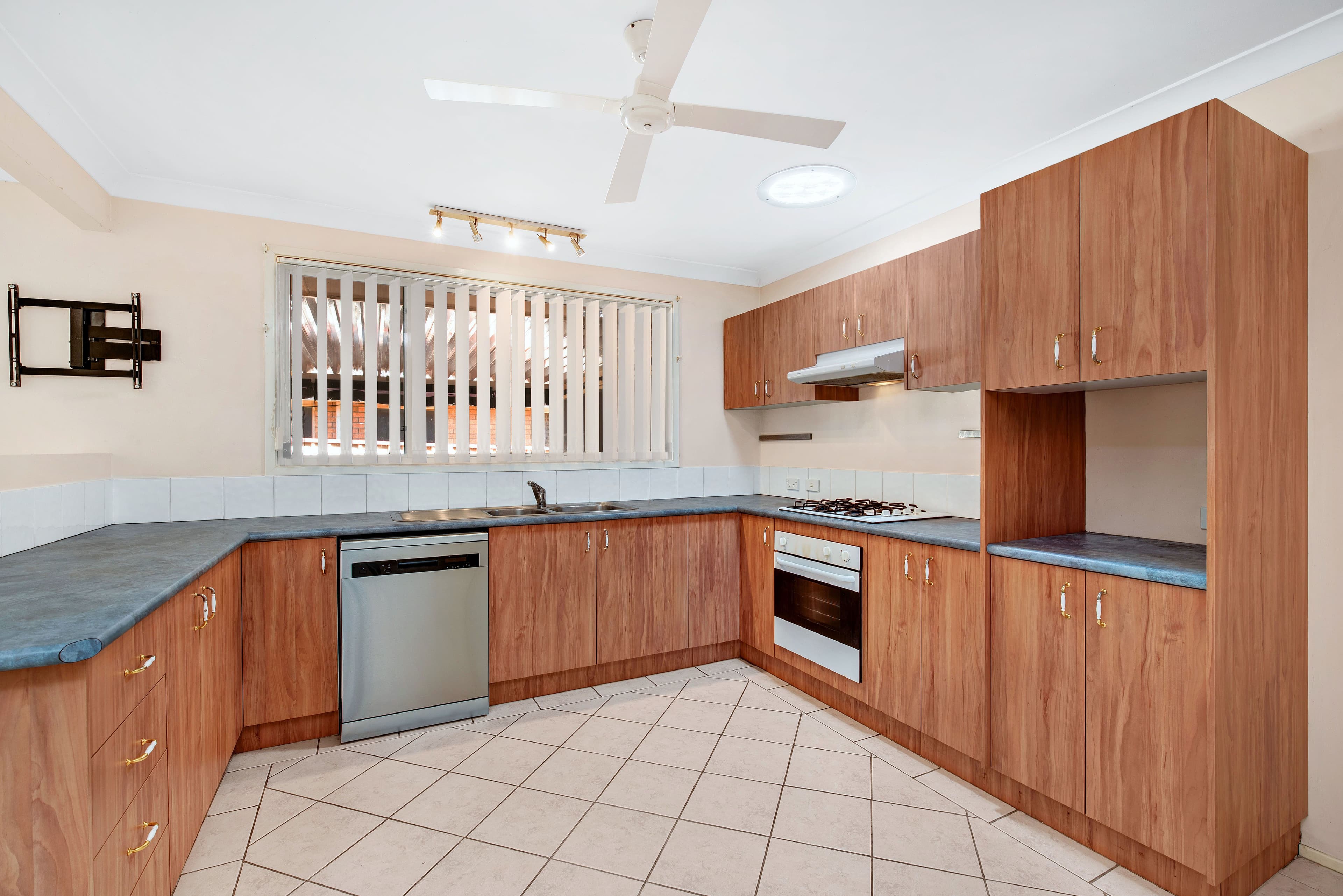 17 Waterbush Crescent, Woodberry - Thumbnail 3