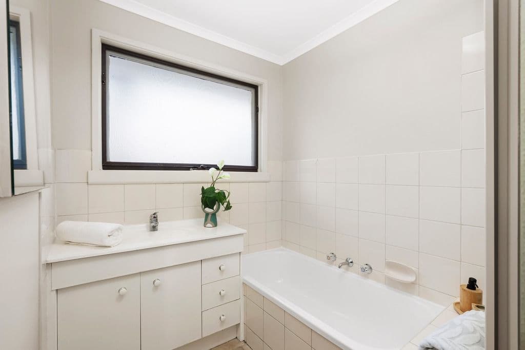 12 Rosanna Court, Craigieburn VIC 3064, Craigieburn - Thumbnail 6