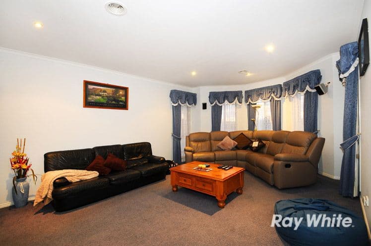 92 Cherryhills Drive, CRANBOURNE VIC 3977, Cranbourne - Thumbnail 4