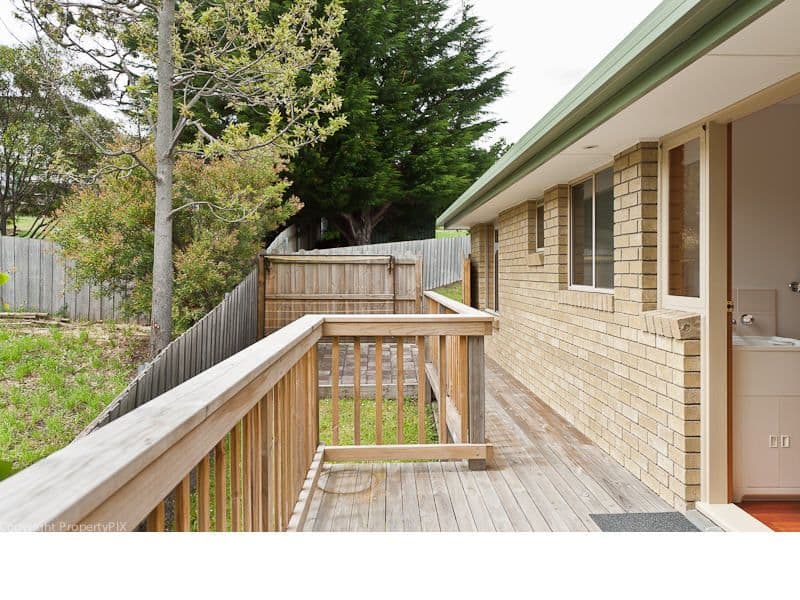8  Alwyn Road, LENAH VALLEY TAS 7008, Lenah Valley - Thumbnail 2