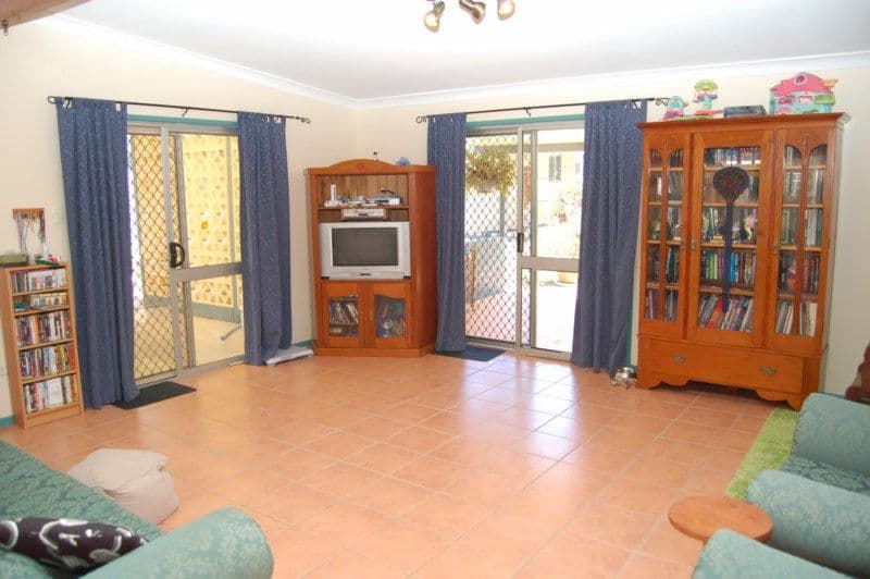 18  Saratoga Street, BROWNS PLAINS QLD 4118, Browns Plains - Thumbnail 4