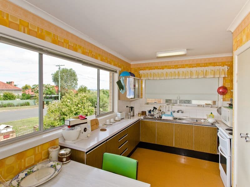 13 Hubbard Street, WAVELL HEIGHTS QLD 4012, Wavell Heights - Thumbnail 2