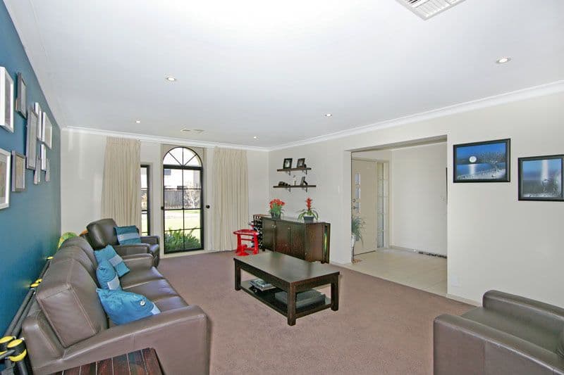 4 Wadi Road, BATEAU BAY NSW 2261, Bateau Bay - Thumbnail 2