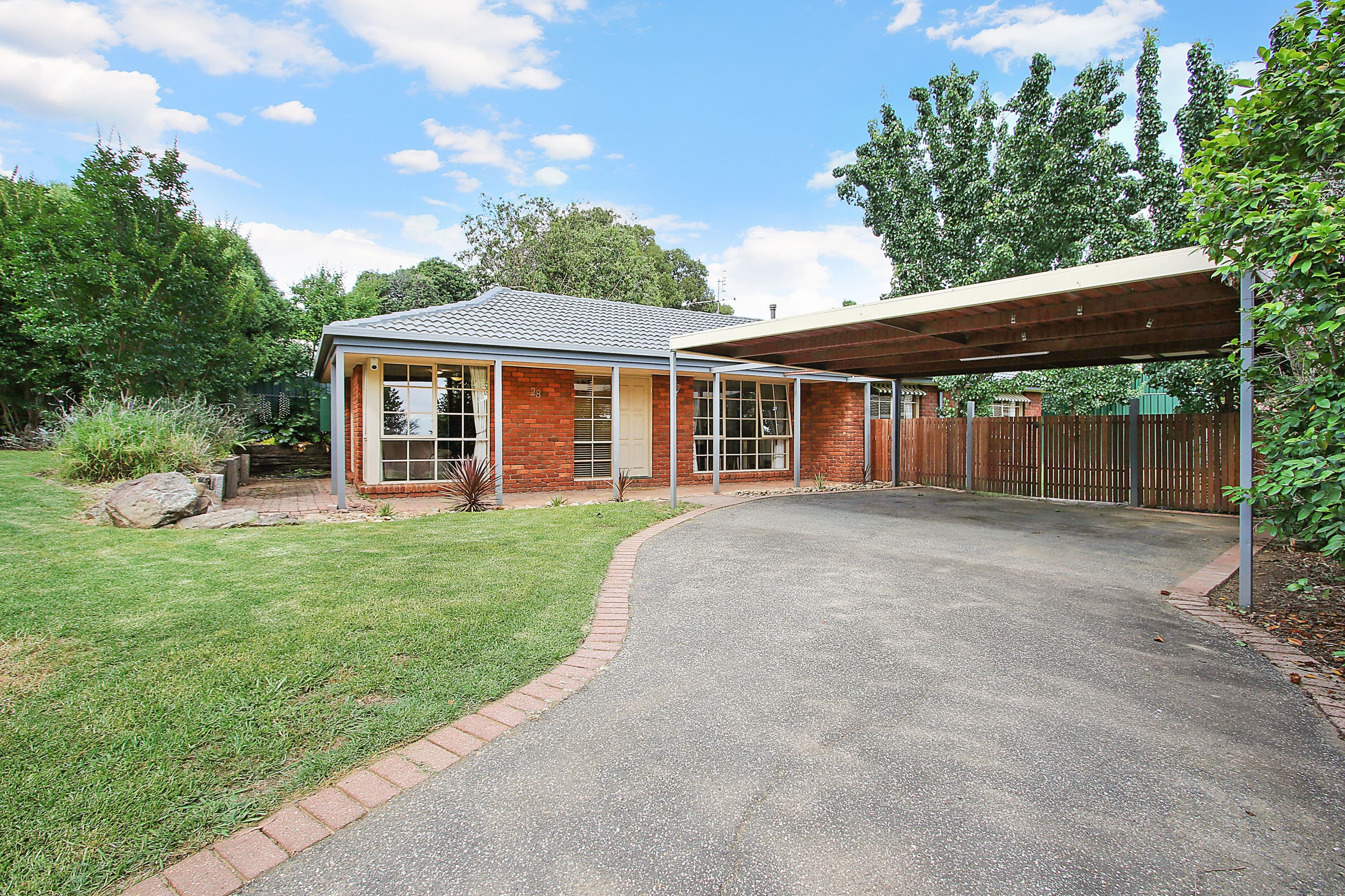 28 Mcmahon Place, West Wodonga VIC 3690, West Wodonga - Image 1