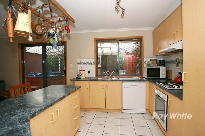 9 Seacombe Place, CRANBOURNE VIC 3977, Cranbourne - Thumbnail 3