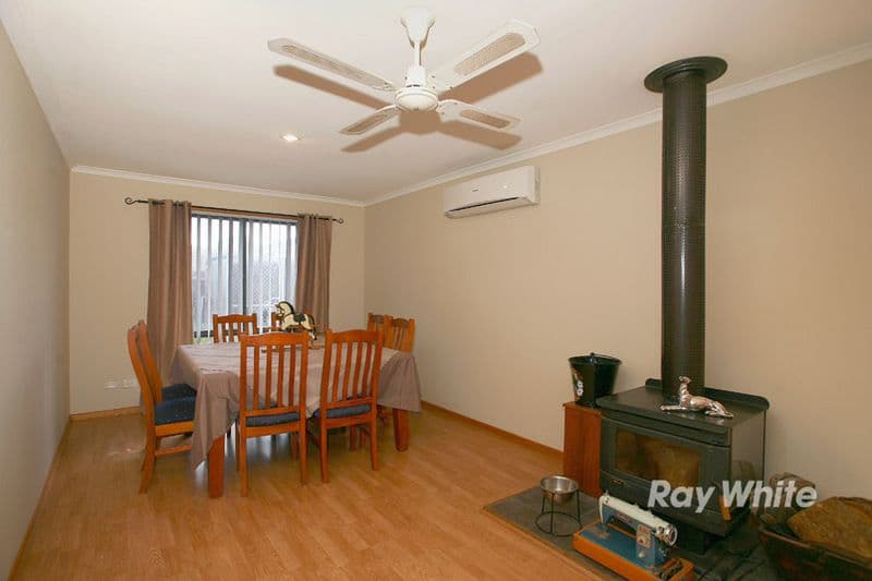 9 Seacombe Place, CRANBOURNE VIC 3977, Cranbourne - Thumbnail 6