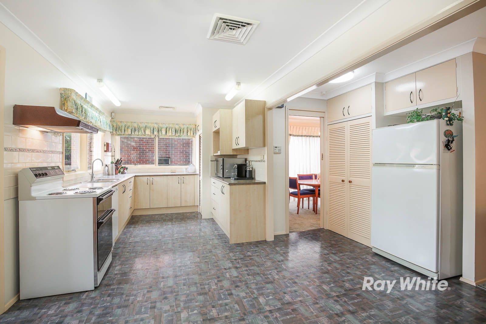 47 Roxborough Park Road, Castle Hill - Thumbnail 3