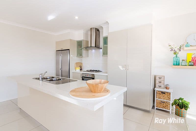 16 Lemon Grove, Cranbourne West VIC 3977, Cranbourne West - Thumbnail 2