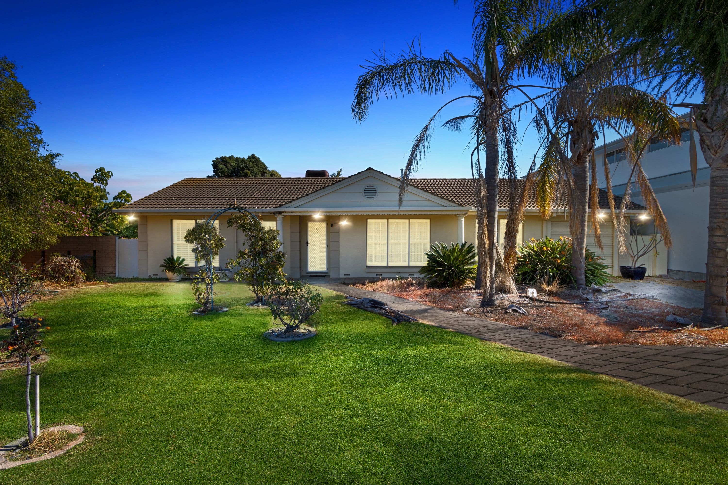8 Macquarrie Court, West Lakes Shore SA 5020, West Lakes Shore - Image 1