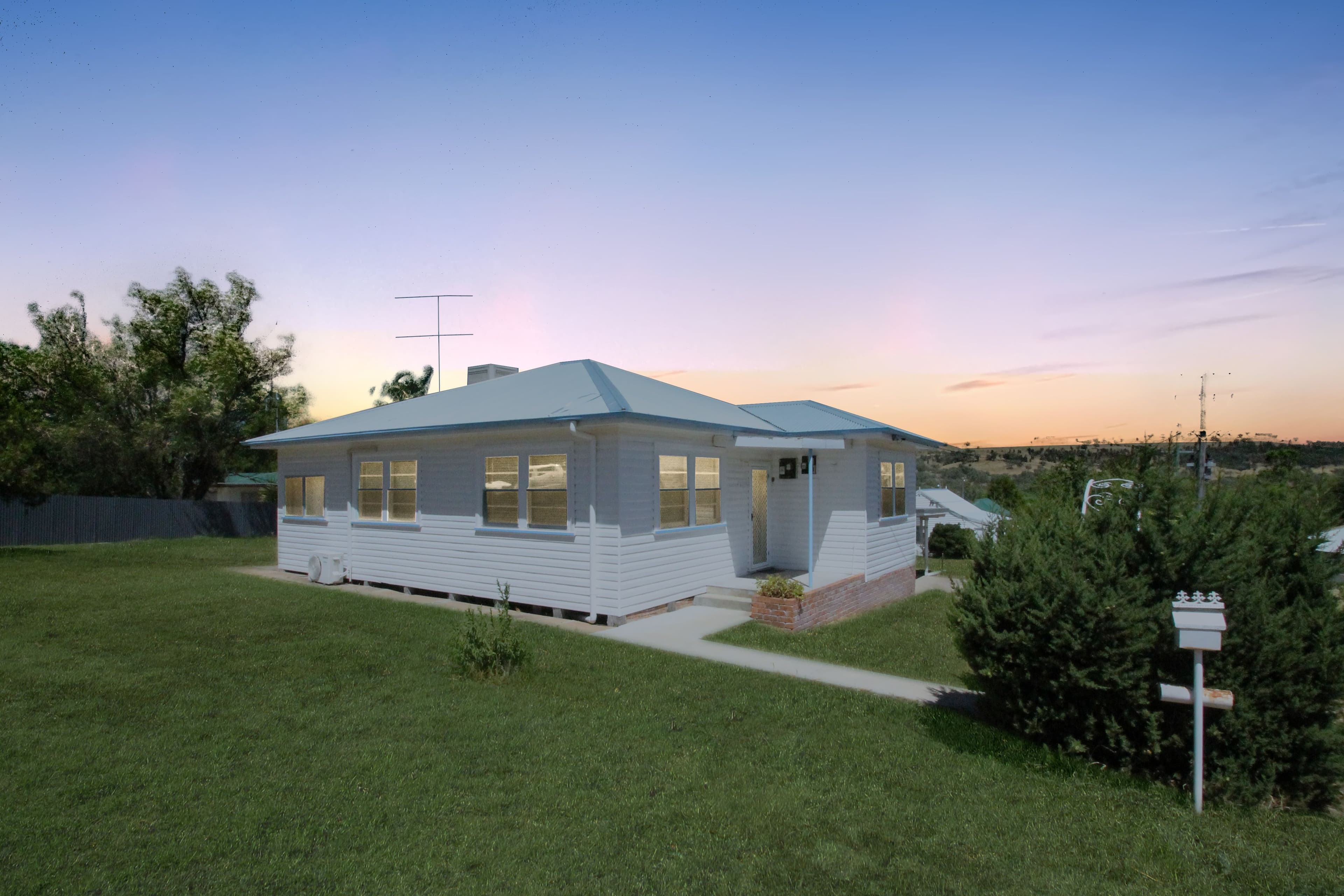 8 Sisson Street, Willow Tree - Image 1
