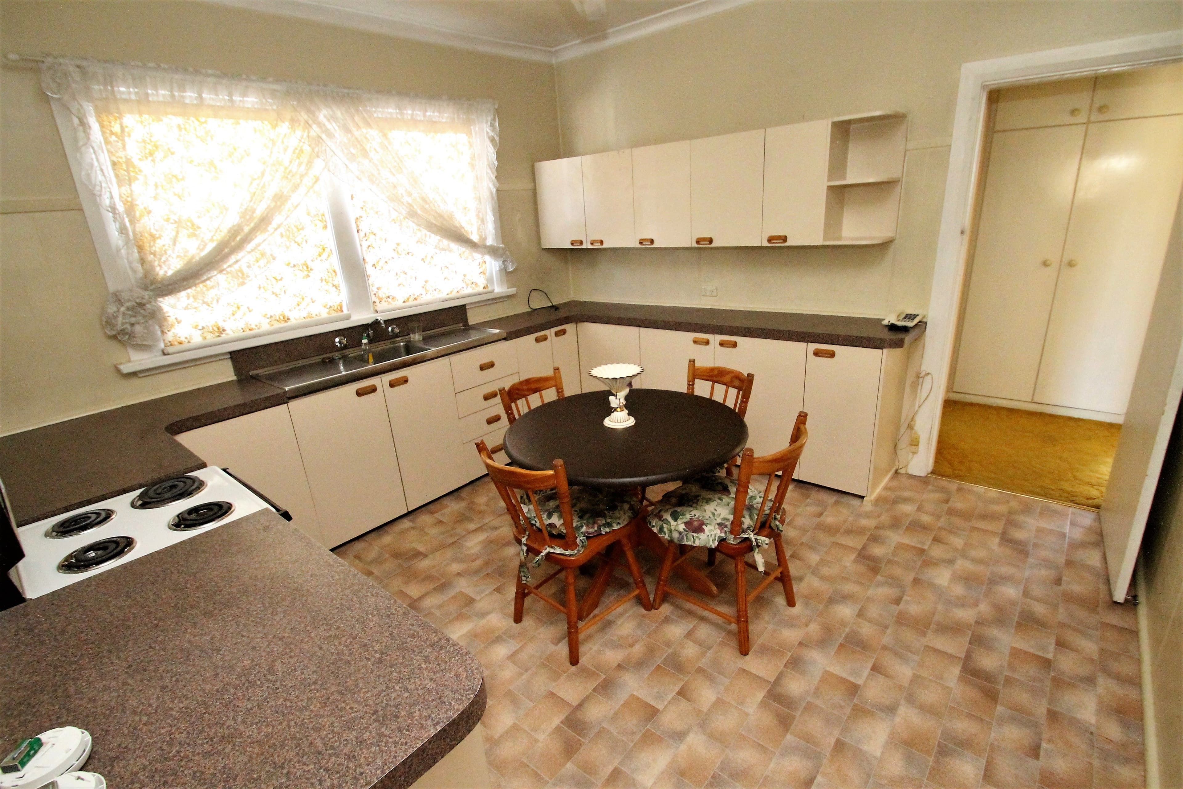 8 Sisson Street, Willow Tree - Thumbnail 5