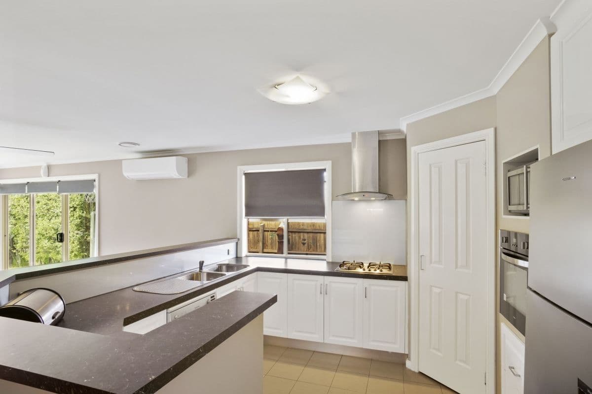 44 Flemington Crescent, Werribee VIC 3030, Werribee - Thumbnail 4