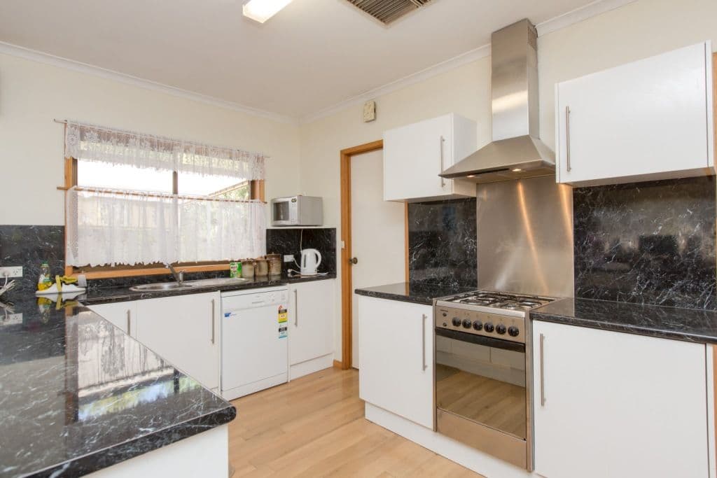 31 Pearl Avenue, MILDURA VIC 3500, Mildura - Thumbnail 2