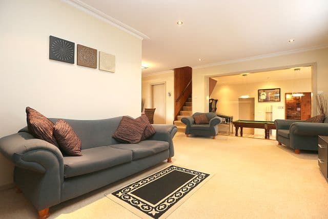 2 Leon Avenue, Georges Hall NSW 2198, Georges Hall - Image 1