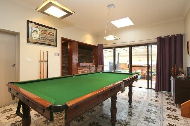 2 Leon Avenue, Georges Hall NSW 2198, Georges Hall - Thumbnail 2