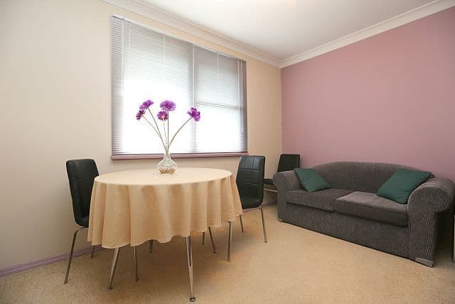 2 Leon Avenue, Georges Hall NSW 2198, Georges Hall - Thumbnail 4