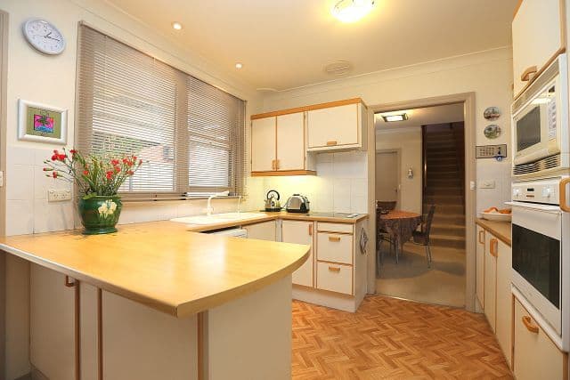 2 Leon Avenue, Georges Hall NSW 2198, Georges Hall - Thumbnail 5