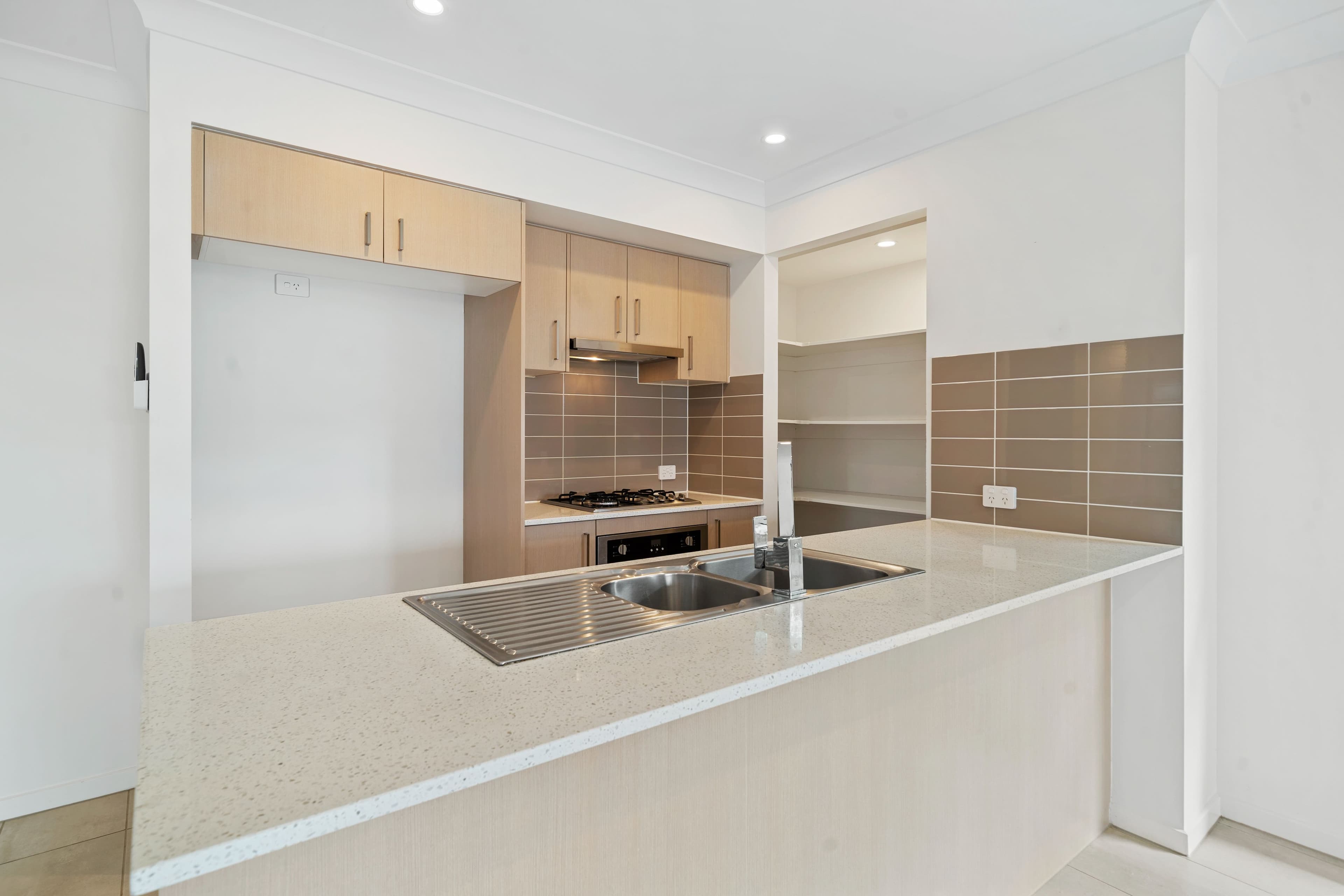 328 Tallagandra Road, Holmview QLD 4207, Holmview - Thumbnail 4