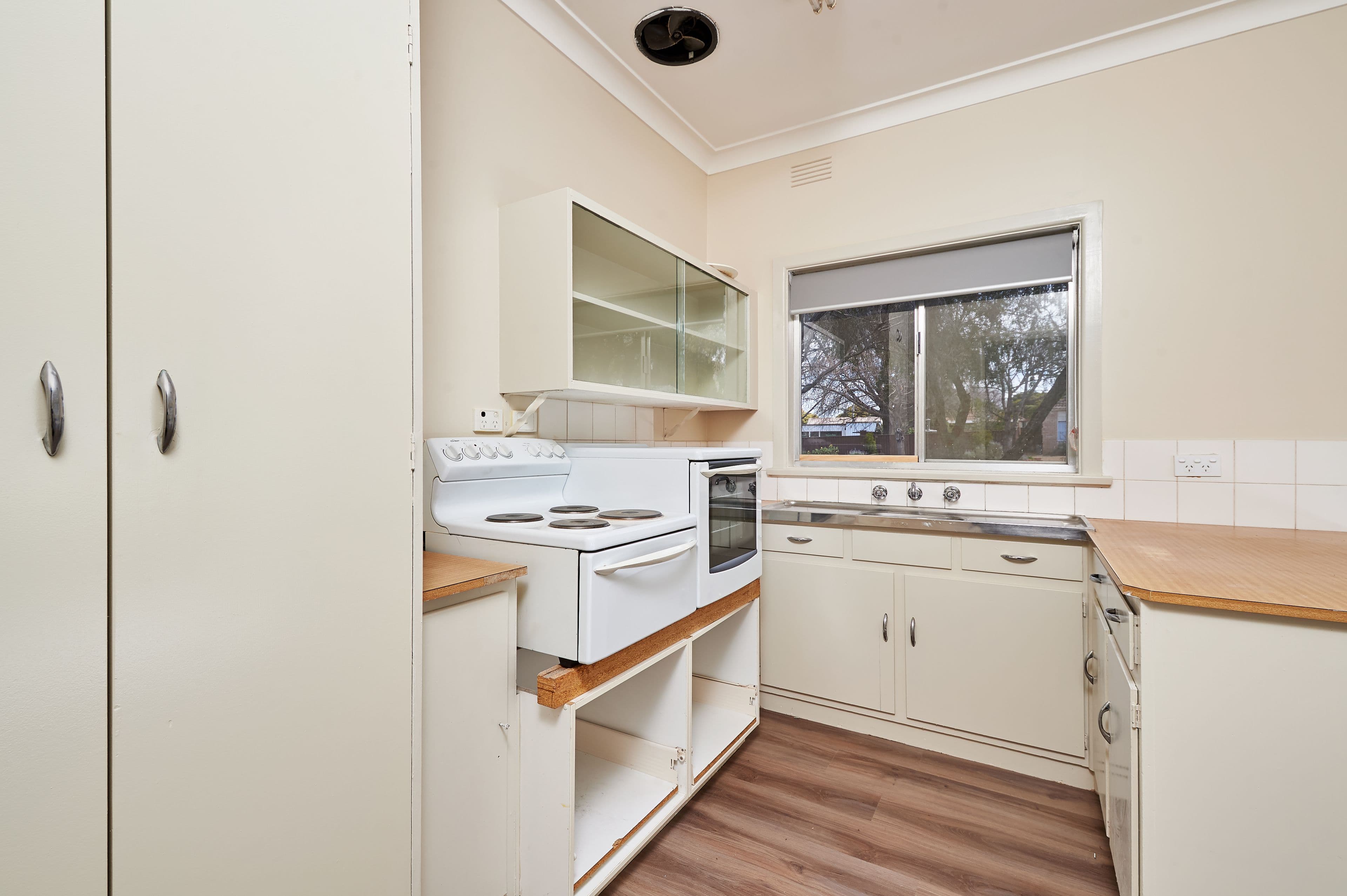 12 Ziegler Avenue, Kooringal NSW 2650, Kooringal - Thumbnail 2