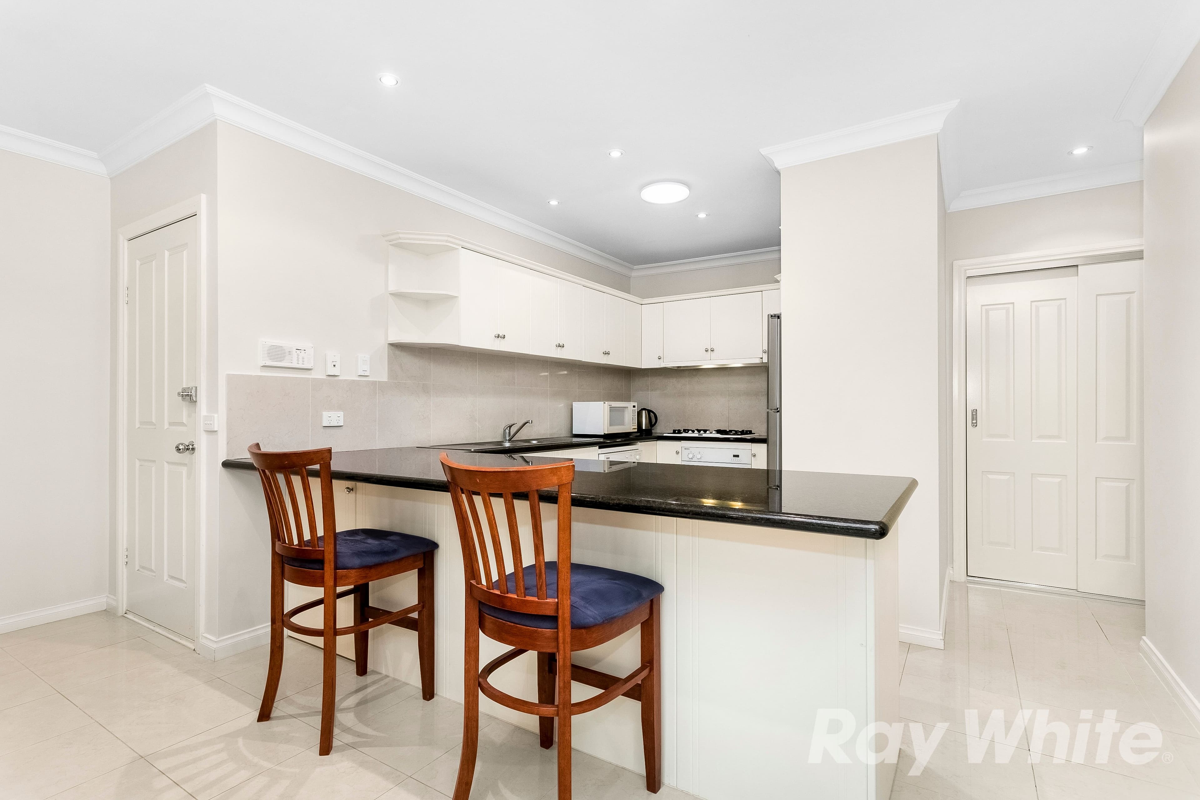 51 Summit Crescent, Glen Waverley VIC 3150, Glen Waverley - Thumbnail 2