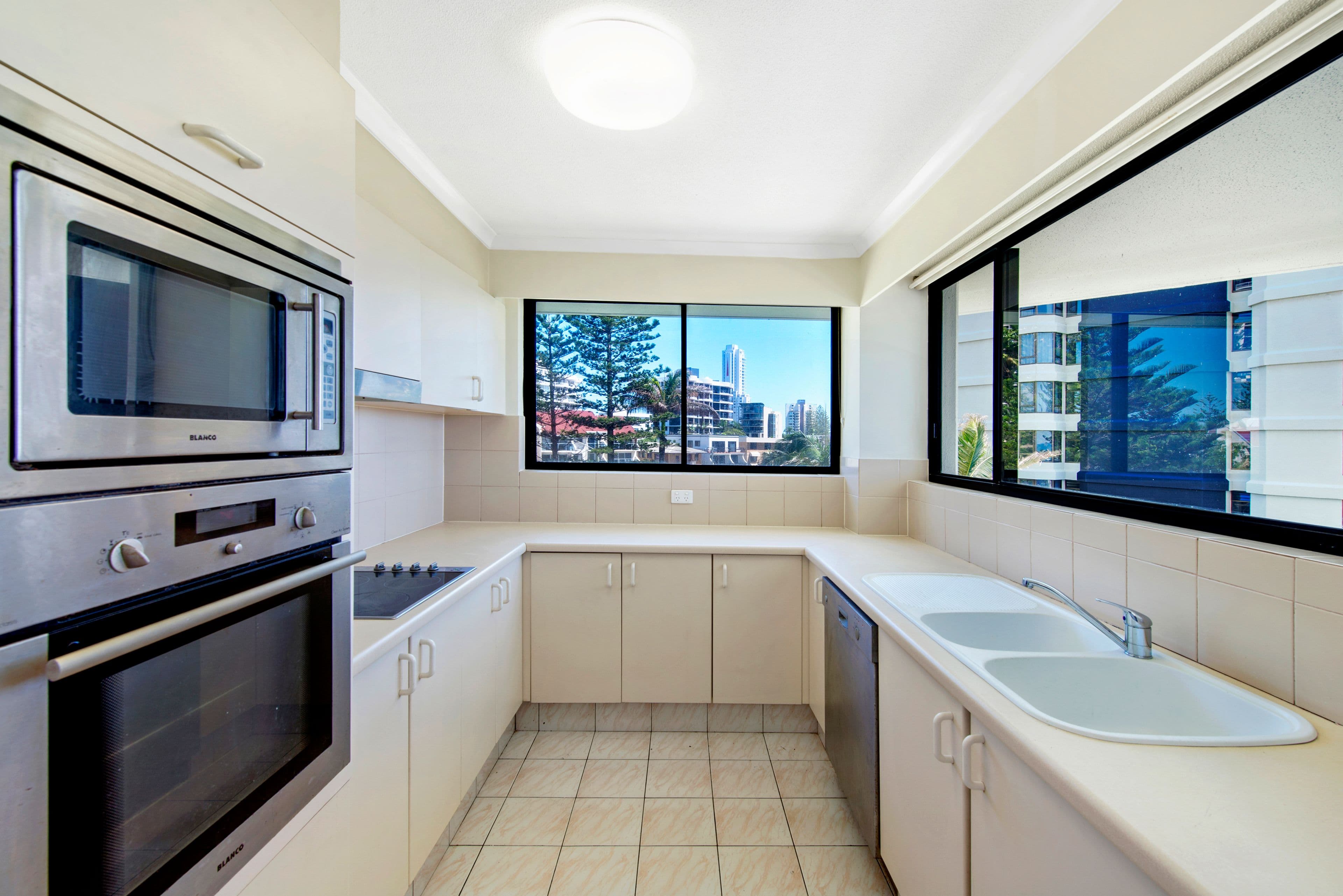 2A 'Surfers Manhattan' 62 Old Burleigh Road, Surfers Paradise QLD 4217, Surfers Paradise - Thumbnail 4